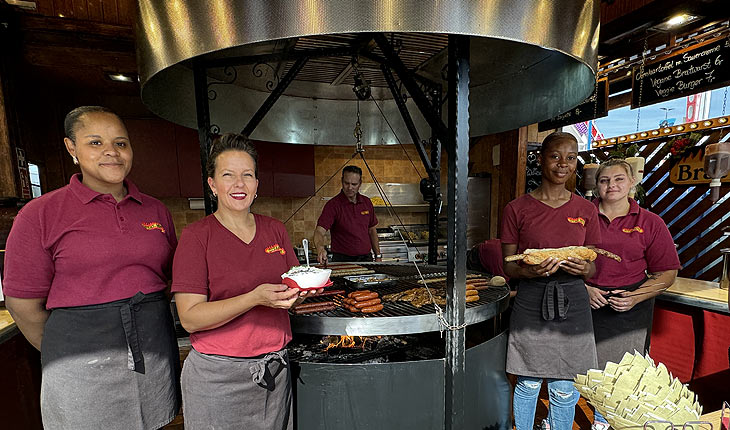 Anni's Steak Hütte - mit riesigem Schwenkgrill über Buchenholzfeuer